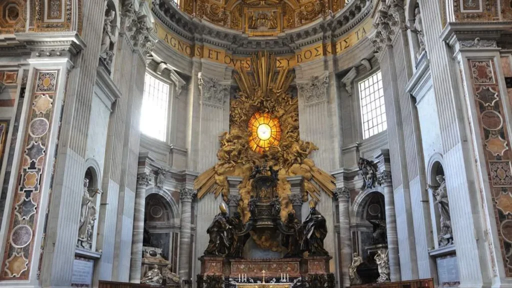 Imagem Catedra de Sao Pedro no interior da Basilica no Vaticano do artigo Cátedra de São Pedro: 5 curiosidades sobre o Papa e sua missão
