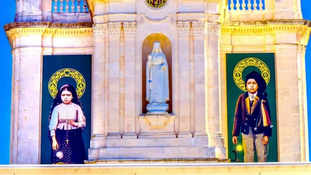 Imagem Sao Francisco e Santa Jacinta com a imagem de Nossa Senhora do artigo São Francisco e Santa Jacinta Marto: modelos de fé para as crianças