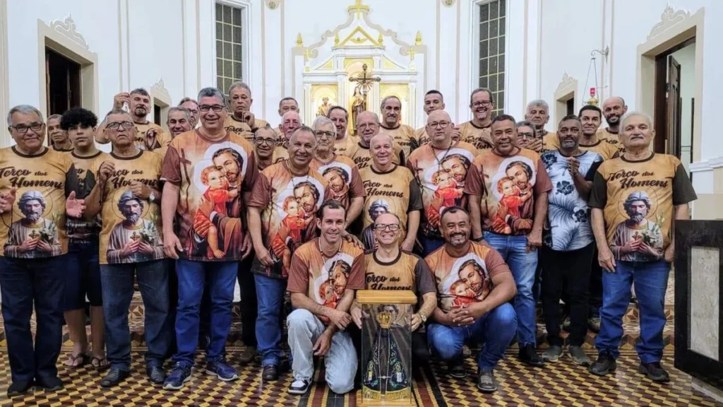 Imagem Terco dos Homens com a Imagem Peregrina Lins do artigo O ano de missão da imagem da Mãe Aparecida em Avanhandava (SP)