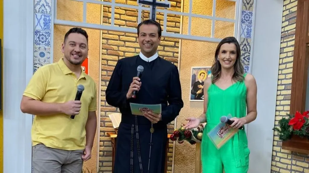 Imagem 1 Familia dos devotos especial de natal Gabriela Souza do artigo “Família dos Devotos” celebra o Natal com programas especiais