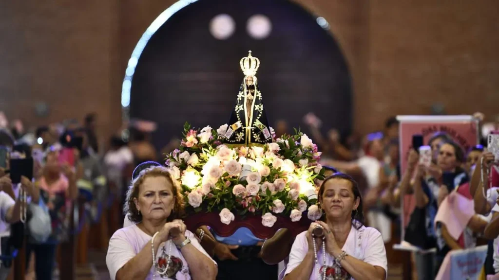 Imagem Destaque Mulheres e Nossa Senhora do artigo Mulheres do Terço se inspiram na Mãe Peregrina da Esperança