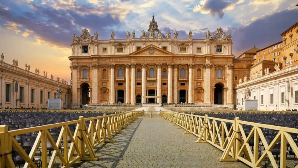 Imagem Praca Sao Pedro do artigo História de Roma: de capital do maior império a sede da Igreja