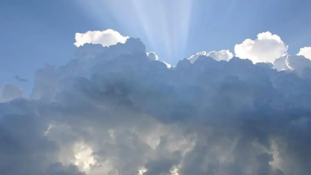 Imagem Ceu entre nuvens do artigo O ser humano se realiza plenamente somente em Cristo!