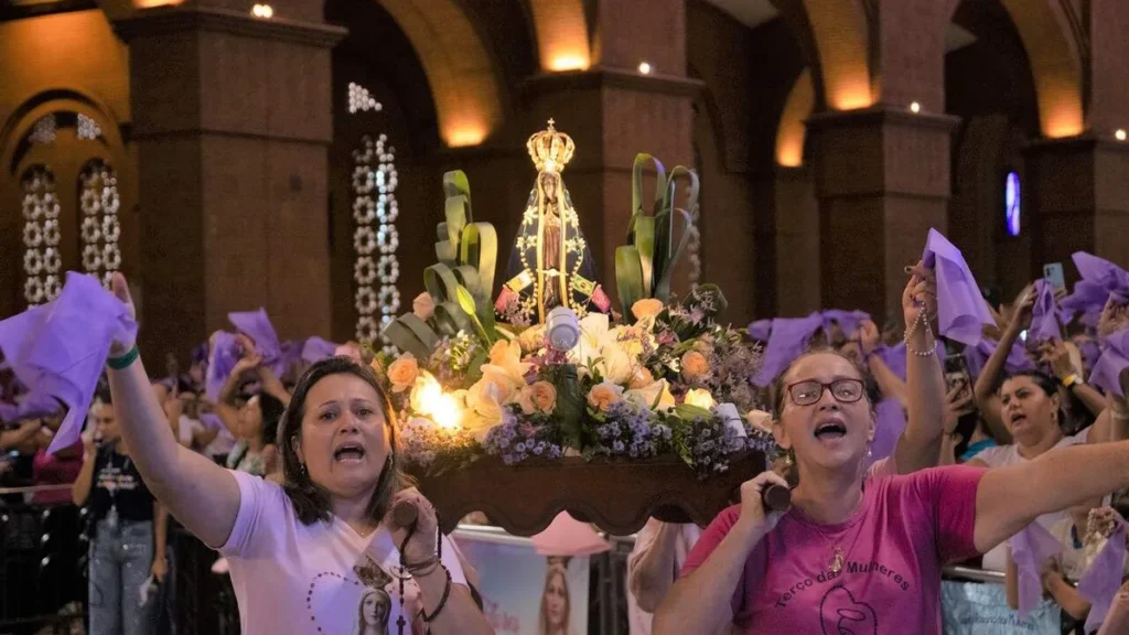 Imagem Romaria Terco das Mulheres 2025 mulheres e Nossa Senhora do artigo O que a Romaria do Terço das Mulheres nos ensinou?