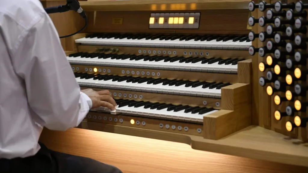 Imagem Bencao do novo Orgao musical teclados do artigo Músicas para a Semana Santa: como escolher um repertório adequado?