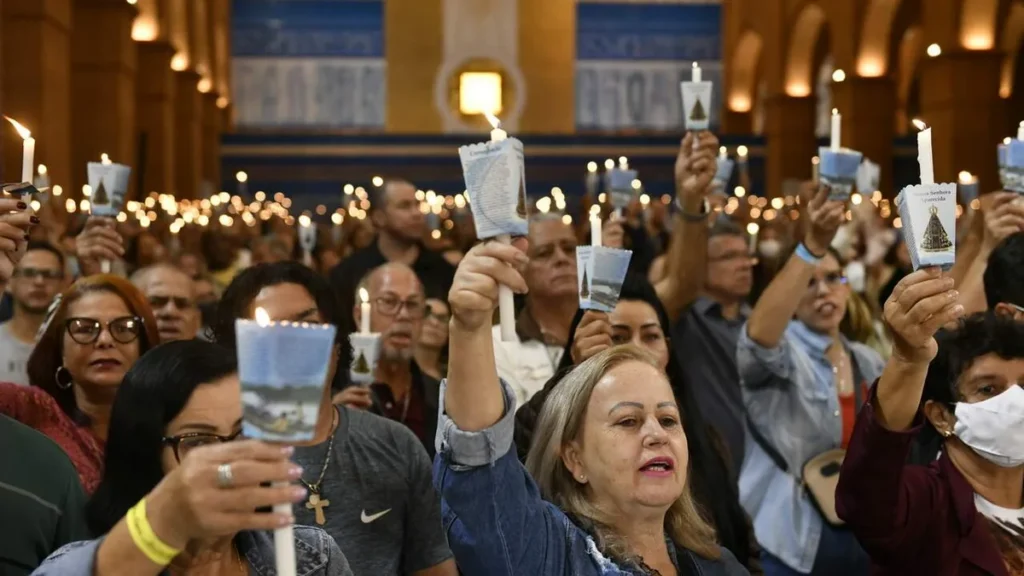 Imagem Sabado Santo no Santuario Nacional do artigo Você sabia que o Tríduo Pascal é uma única celebração?