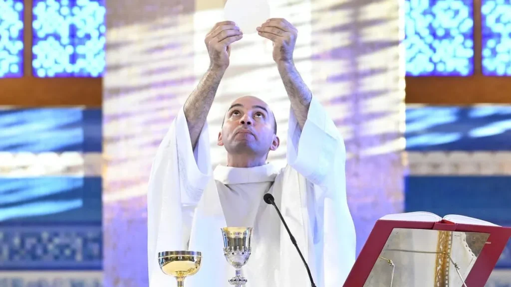 Imagem Consagracao Eucaristia do artigo O que significa fazer memória da Paixão, Morte e Ressurreição na Missa?