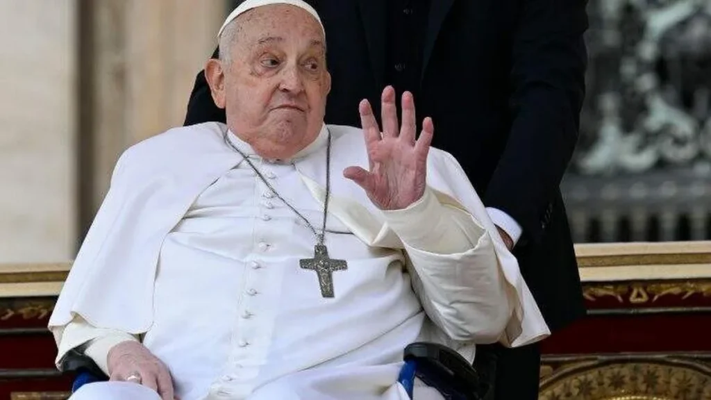 Imagem papa francisco 2025 pos pneumonia do artigo Papa: “Deus nos espera com a porta sempre aberta”