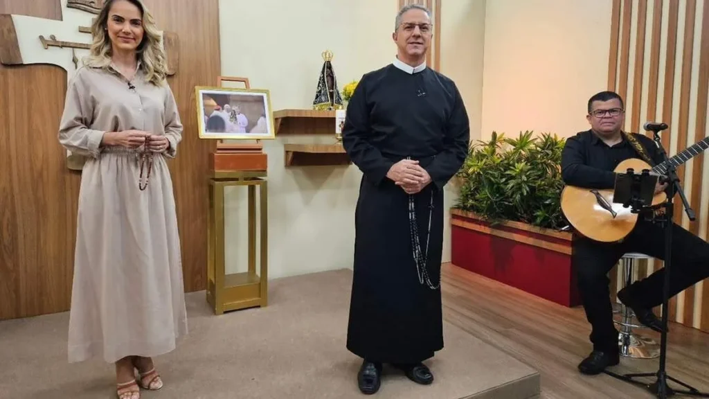 Imagem Terco de Aparecida Gabriela Souza TV Aparecida 1 do artigo TV Aparecida te convida para rezar o Terço de Aparecida pelo Papa Francisco