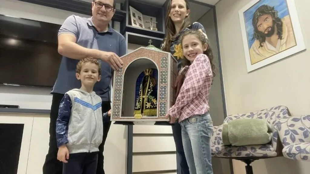 Imagem Foto 1 Acervo pessoal do artigo A Mãe Aparecida visita as mães do Brasil