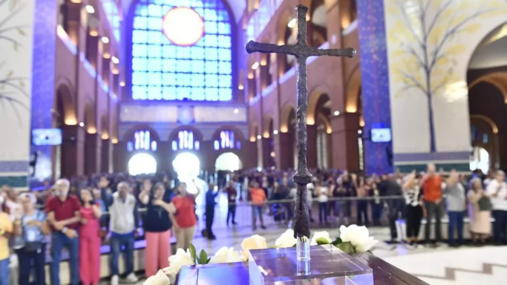 Imagem Cruz da primeira missa no Brasil destaque do artigo Santuário de Aparecida recebe Cruz da Primeira Missa no Brasil