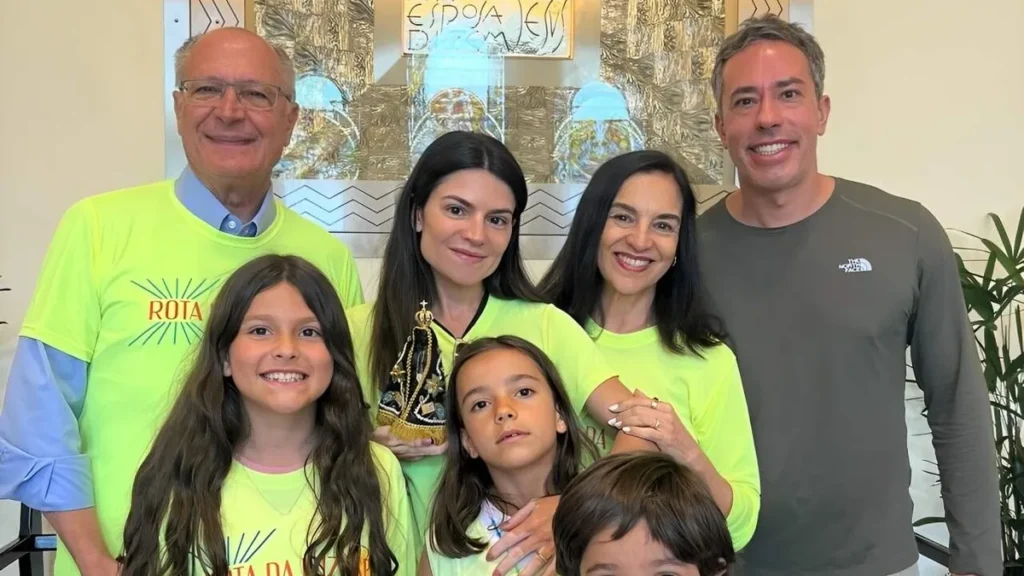 Imagem Lu Alckmin e familia em peregrinacao destaque do artigo Pela décima vez, Família Alckmin realiza peregrinação ao Santuário