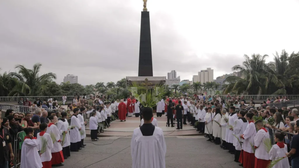 Imagem PROCISSAO RAMOS do artigo Domingo de Ramos é celebrado no Santuário Nacional