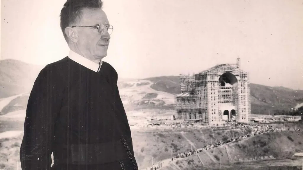 Padre Vítor Coelho durante a construção do Santuário Nacional de Aparecida (SP)
