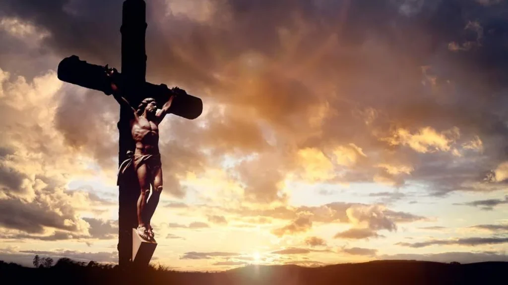 Imagem cristo crucificado e por do sol ao fundo do artigo 1700 anos do Credo Niceno: Jesus foi crucificado sob Pôncio Pilatos