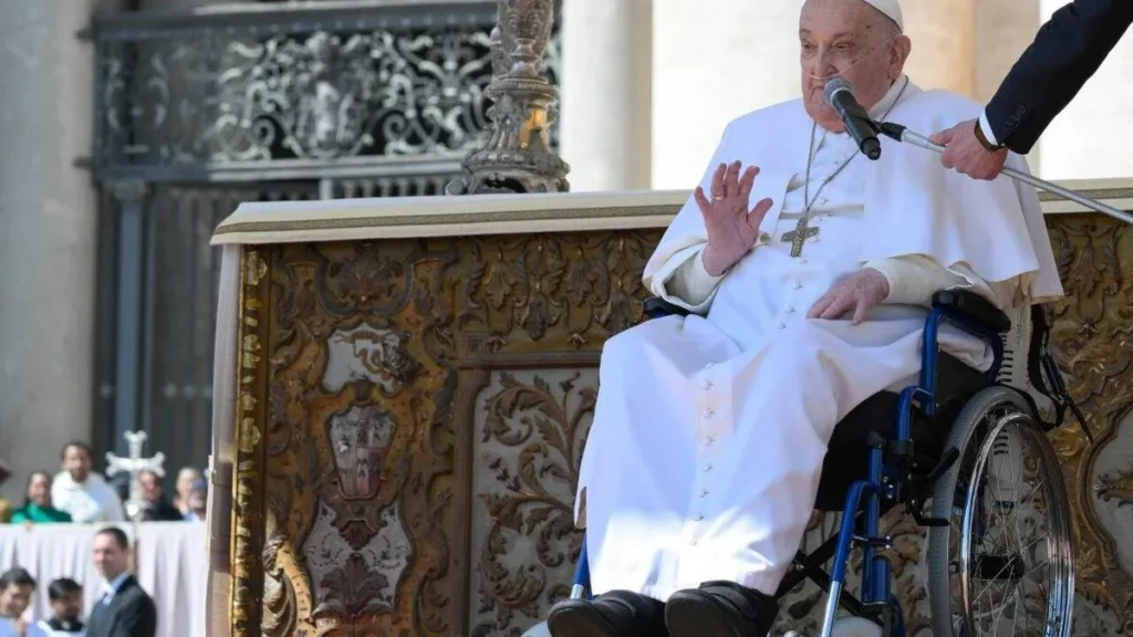 Imagem papa francisco surpresa jubileu dos enfermos do artigo Papa emociona fiéis ao aparecer de surpresa em missa