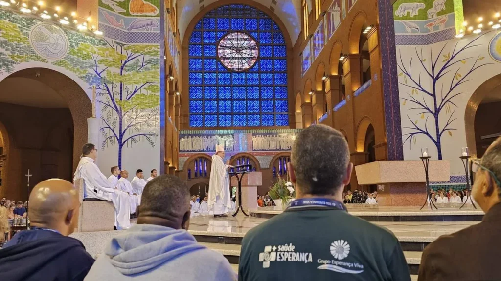 Imagem Destaque Missa Dom Dino do artigo Grupo Esperança Viva celebra 25 anos em Missa no Santuário