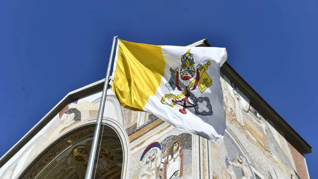 Imagem santuario e vaticano do artigo Santuário Nacional confia novo Papa à intercessão de Maria