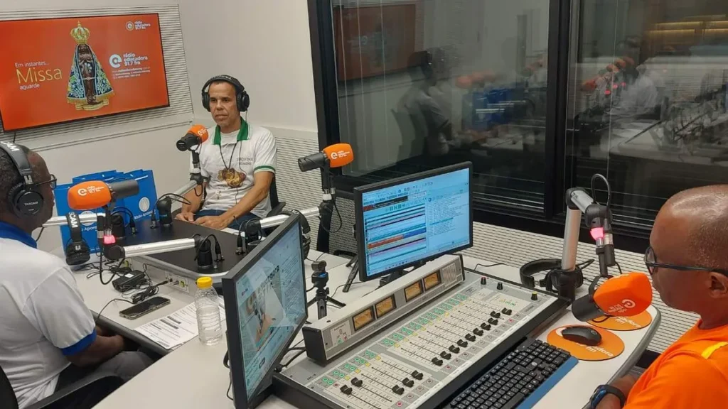 Rádio Educadora transmitindo FM