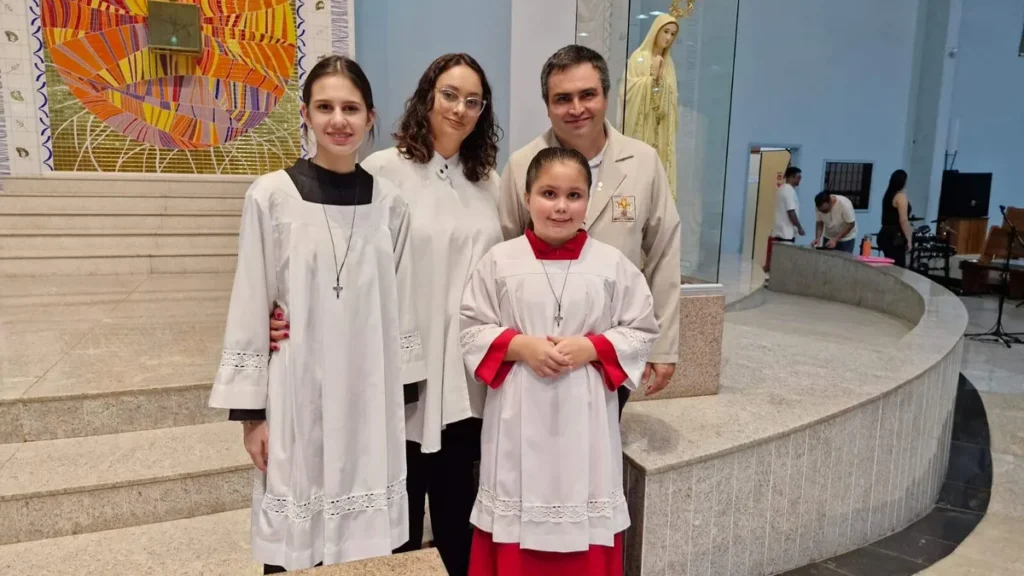 Imagem WhatsApp Image 2025 05 20 at 16.07.00 do artigo A união das famílias na devoção das crianças a Maria