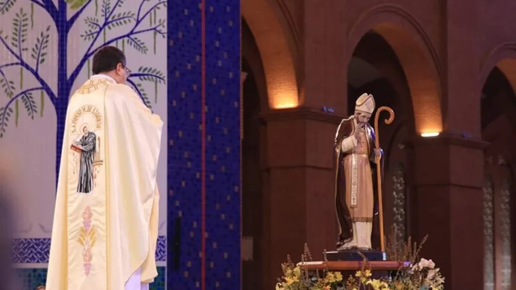 Imagem Santo Afonso no altar do artigo Aceitar a vocação sendo esperança na vida do próximo