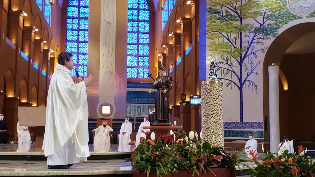 Reitor do Santuário, pe. Eduardo Catalfo presidiu a Missa de São Geraldo Majella.