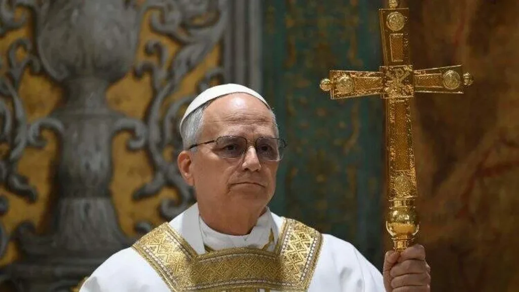 Imagem Papa Leao XIV durante a missa na Capela Sistina do artigo Agenda das celebrações do Papa Leão XIV neste mês de maio