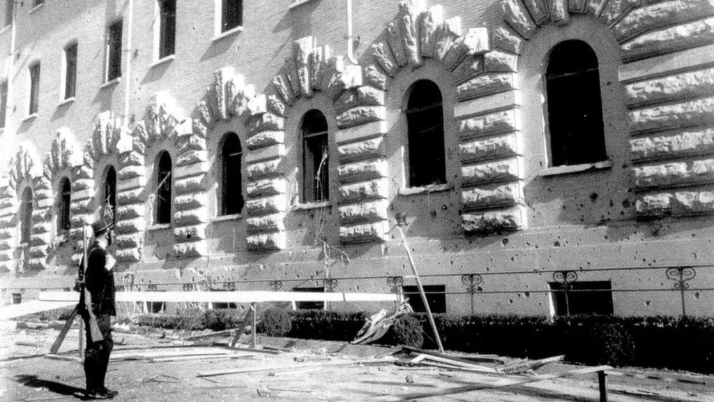 Imagem Roma durante a Segunda Guerra do artigo O bombardeio da cidade de Roma e a presença do Papa Pio XII