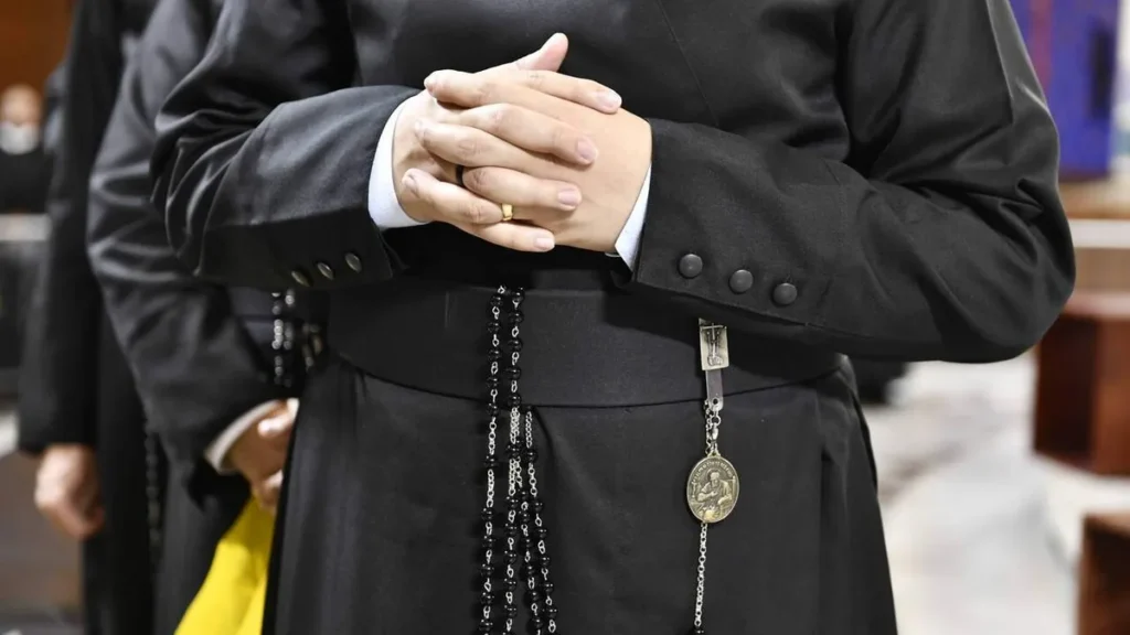 Imagem Habito e rosario Redentorista do artigo Entenda o significado e os simbolismos do Rosário Redentorista