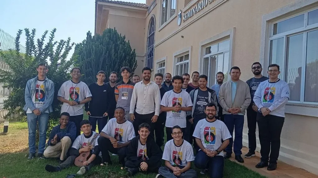 Jovens participam de encontro vocacional em Santa Bárbara d'Oeste (SP)