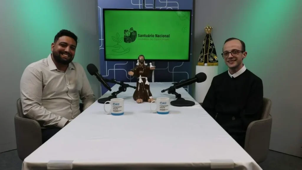 Imagem Lucas e Ir. Ian no videocast do artigo Cuidando da Casa Comum: videocast aborda a fé com um olhar para a Criação