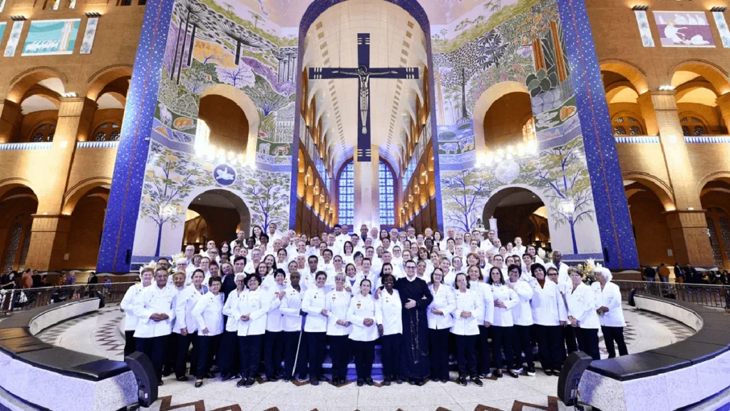 Ministros Extraordinários da Sagrada Comunhão no Santuário Nacional