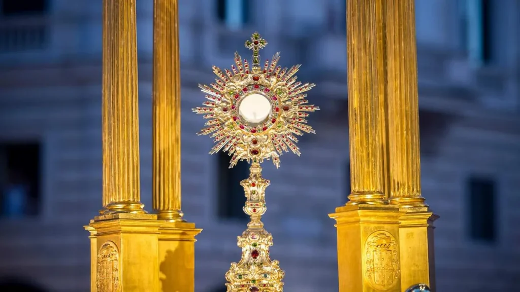 Imagem Santissimo Sacramento do artigo Corpus Christi: adore, mesmo sem poder comungar