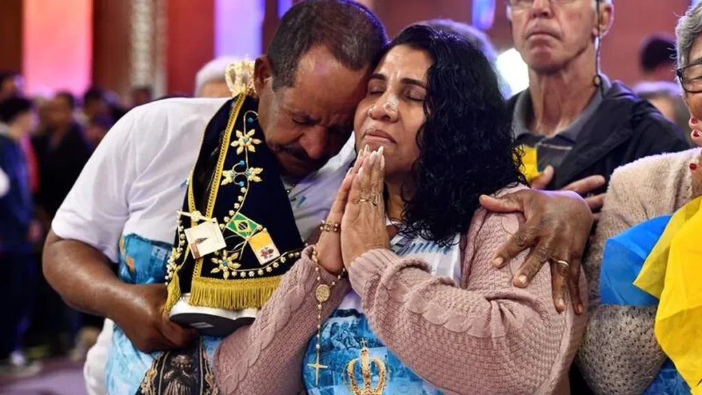 Imagem Casal Romaria da Familia dos Devotos do artigo Amor que anuncia Esperança