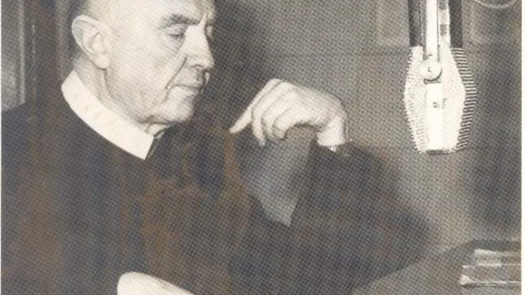 Imagem Pe. Vitor Coelho na radio do artigo Venerável Padre Vítor Coelho e a Família dos Devotos