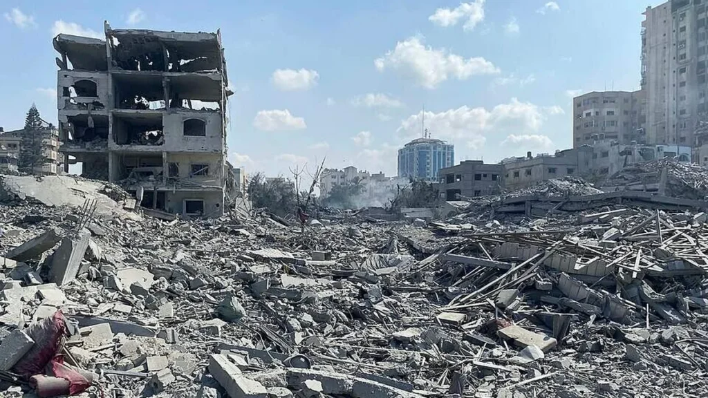 Bombardeio israelense deixa destruição total