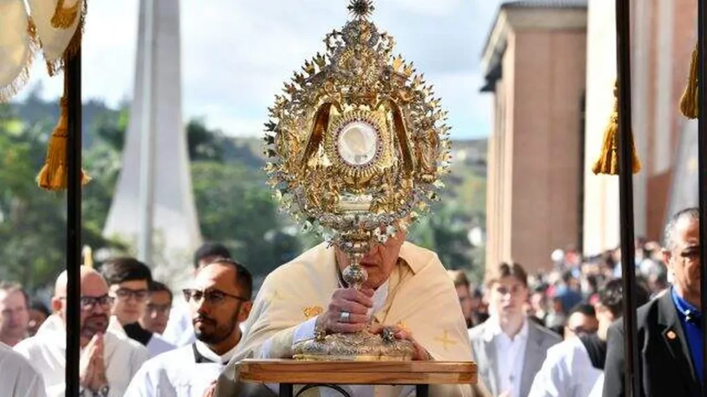 Fé e espiritualidade marcam a Solenidade de Corpus Christi no Santuário Nacional de Aparecida