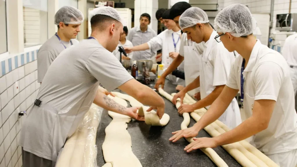 Imagem Maos na massa do artigo Projeto Social “Mãos na Massa" tem por missão transformar a vida dos jovens
