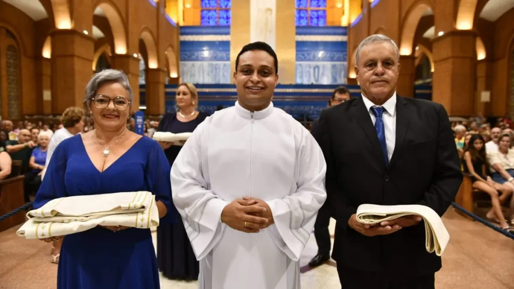 Imagem Ordenacao Diaconal Diaconos Caio e Pablo do artigo Diácono Redentorista será ordenado padre em Munhoz (MG)