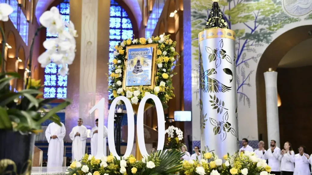 Imagem altar central missa 100 dias do artigo Começa a preparação para a Festa da Padroeira!