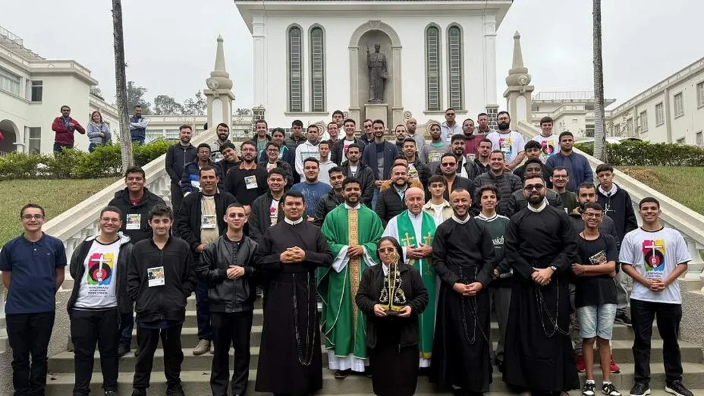 Mais de 50 jovens participaram do Retiro Vocacional em Aparecida (SP).