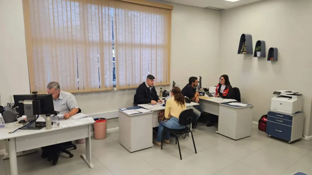 Serviço social realiza atendimento para inscrições
