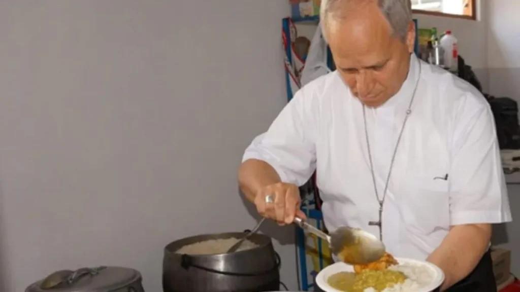Imagem leao xiv enquanto robert prevost comendo almoco do artigo Descubra o prato peruano que conquistou o coração do Papa Leão XIV