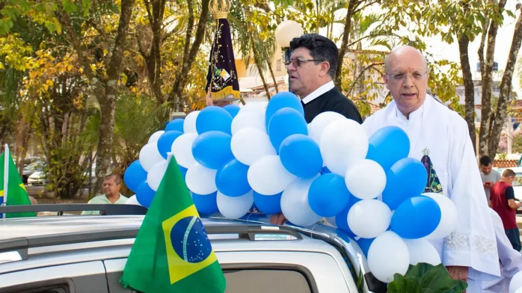 Missões Redentoristas em Quatis - Imagem de Nossa Senhora durante carreata