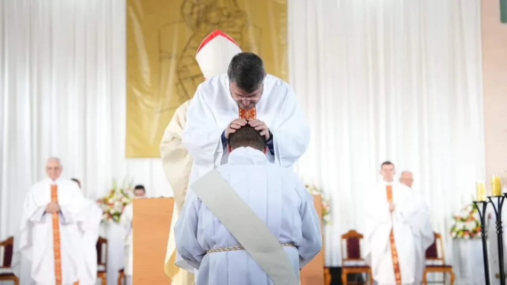 Imposição das mãos pelo Superior Provincial da Província Nossa Senhora Aparecida