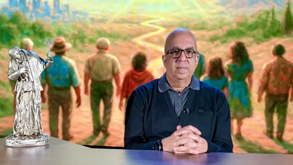 Padre Mauro Vilela, apresentador do programa "Diálogos: Qual Caminho Seguir?"