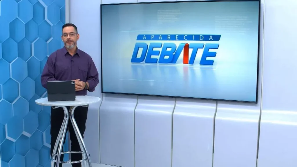 Imagem aparecida debate paternidade do artigo "Aparecida Debate" discute o papel da paternidade ao longo do tempo