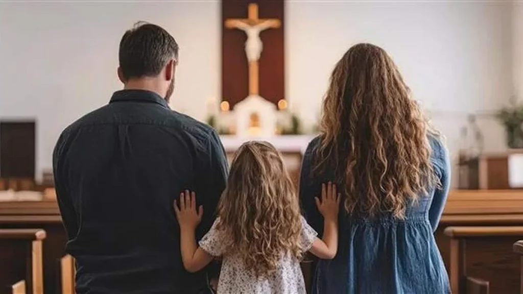 Imagem familia na paroquia do artigo Semana Nacional da Família: tempo de júbilo e esperança