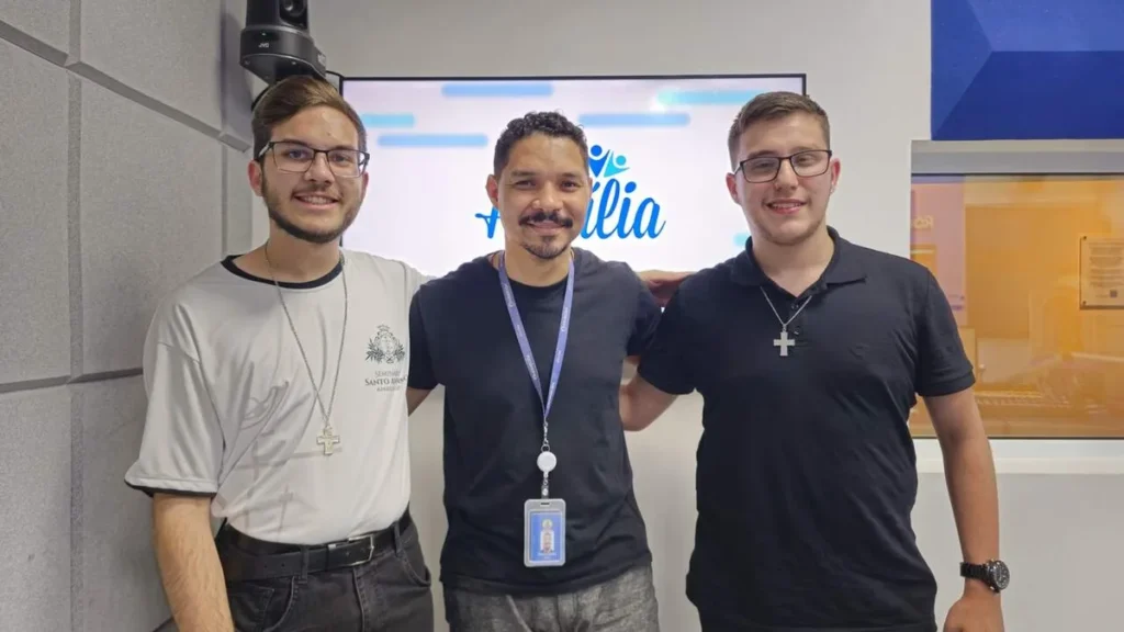 Imagem sEMINARISTAS Caua Palladino e Thiago Losch do artigo Jovens iniciam caminhada formativa para o sacerdócio