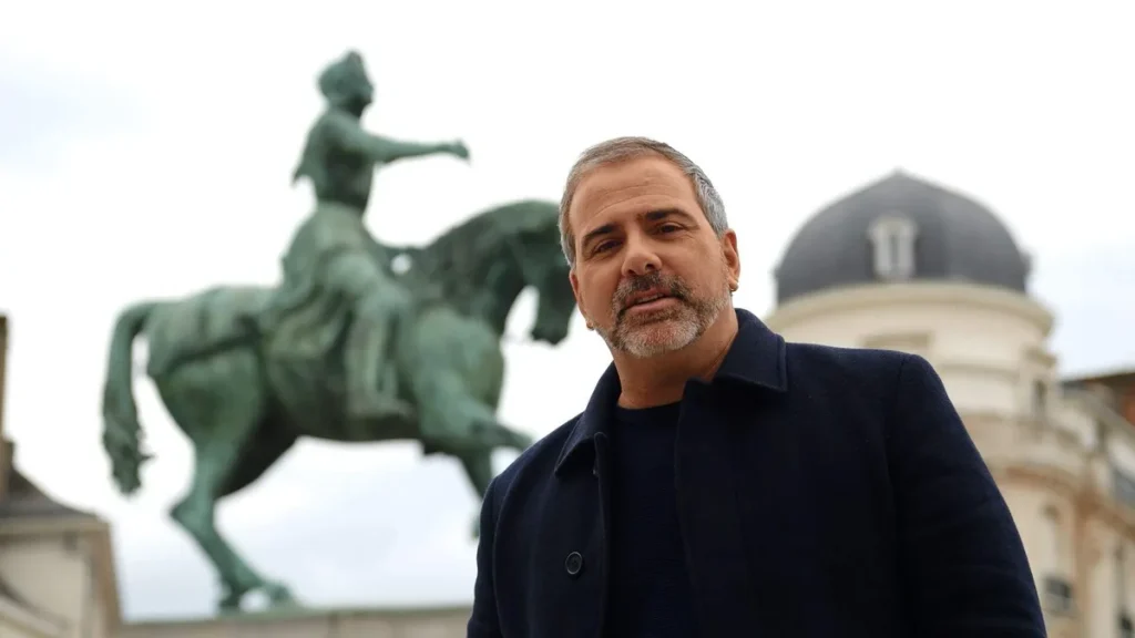 Imagem EXP 1 do artigo "Expedições ao Sagrado" fala sobre as histórias de Joana D'Arc e dos santos franceses